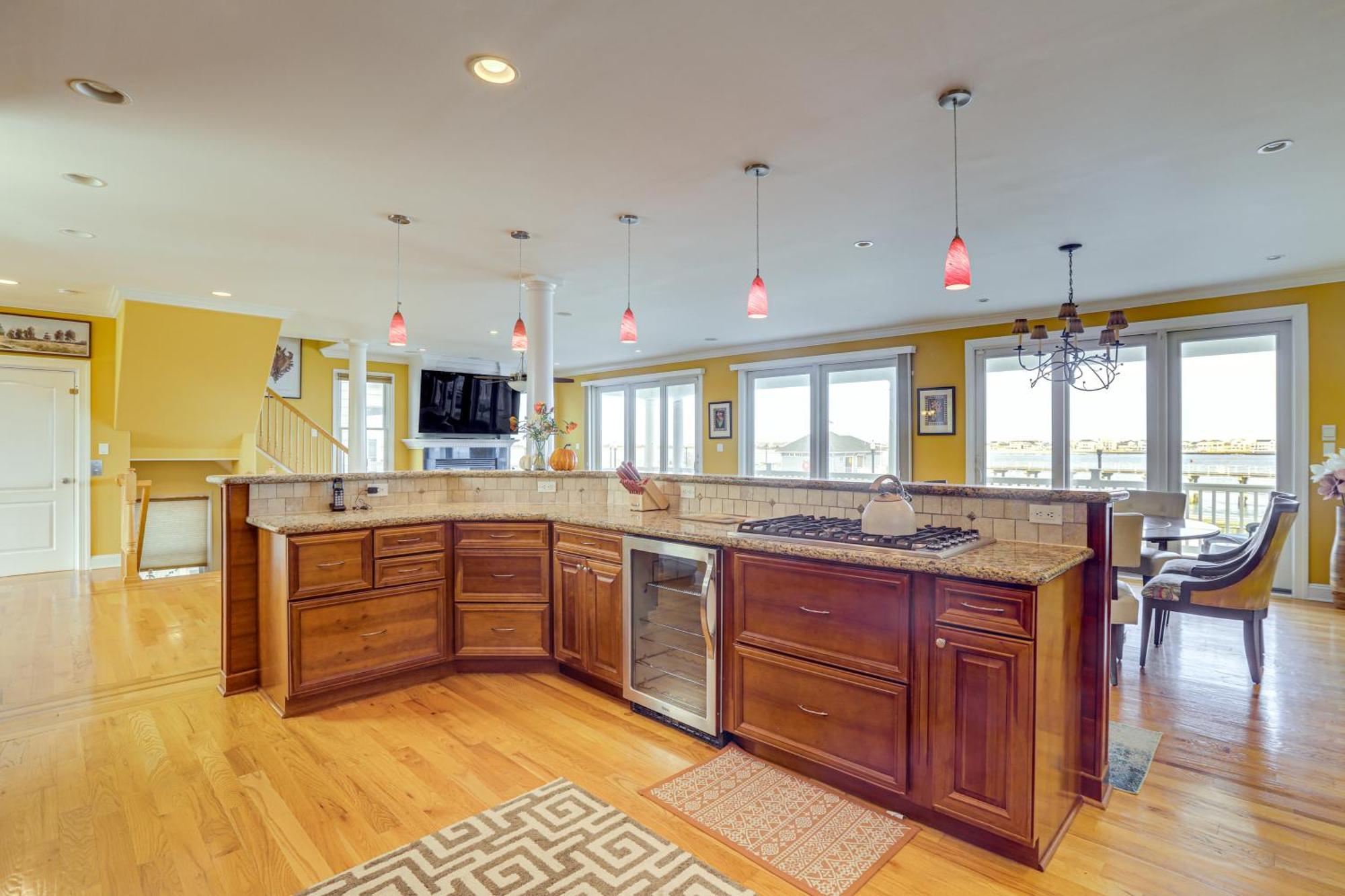 Steps To Shore Spacious Atlantic Retreat! * Atlantic City
