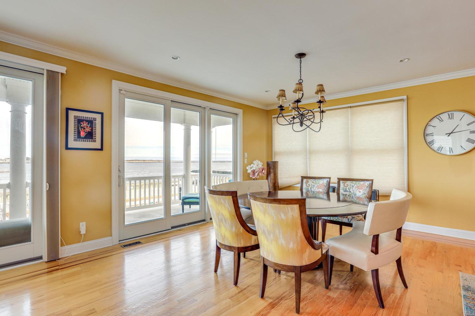 Steps To Shore Spacious Atlantic Retreat! Holiday home