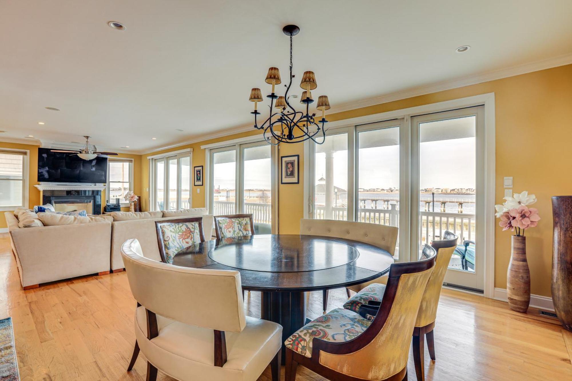 Steps To Shore Spacious Atlantic Retreat! Atlantic City