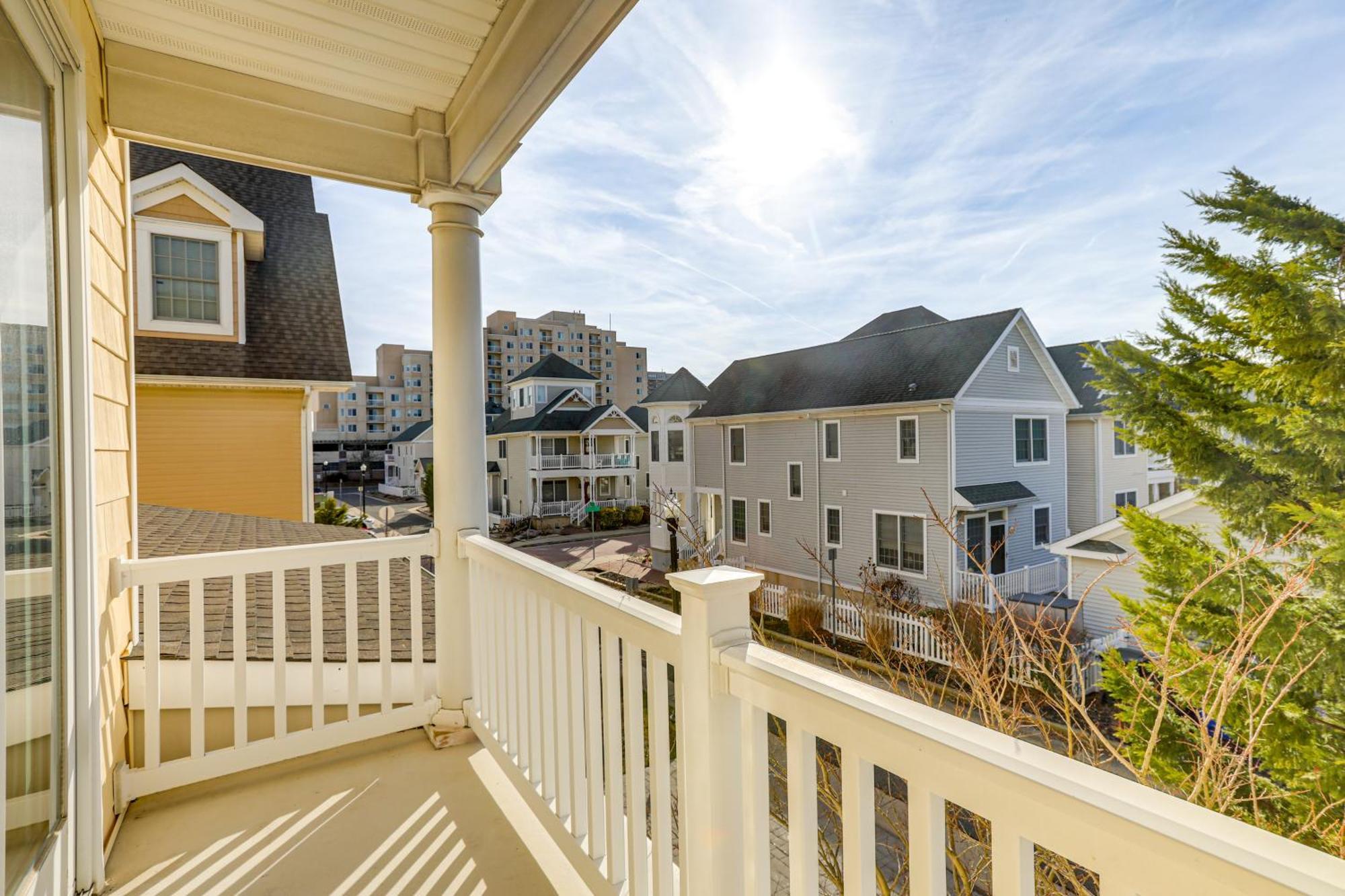 Steps To Shore Spacious Atlantic Retreat! *